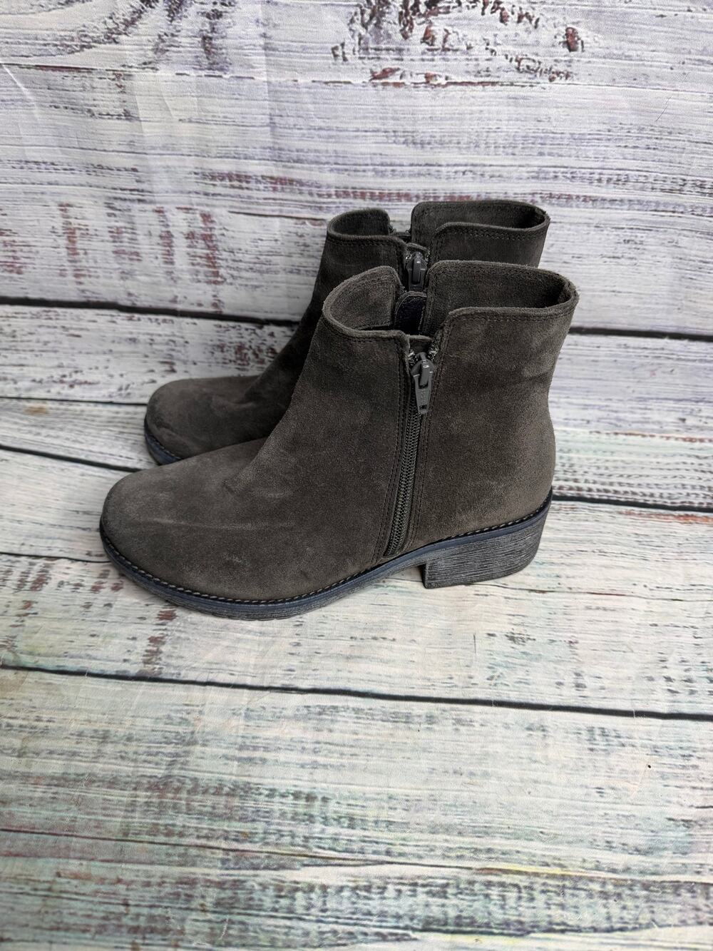 Naot Gray Suede Ankle Boots Side Zip Low Heel Comfort Women’s EU 37 US 6